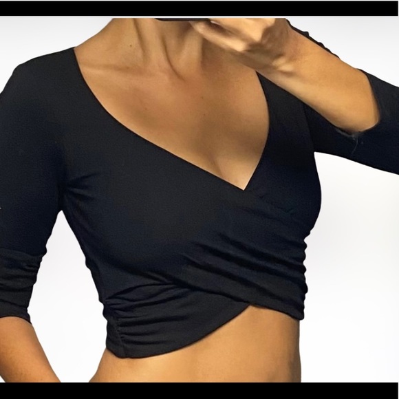 bebe Tops - Bebe crop top